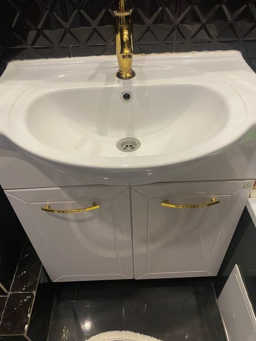 Раковина с тумбой