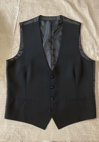 Vând costum ginere Gherasos, ideal pentru persoanele 1.80-1.85