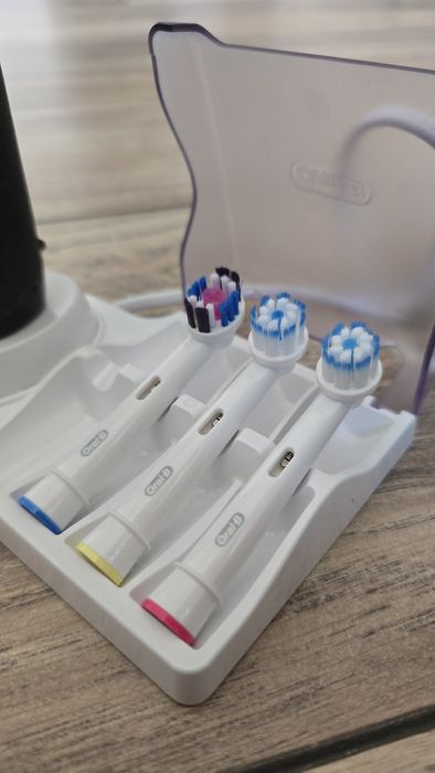 Електрическа четка за зъби Braun Oral B Genius 9000