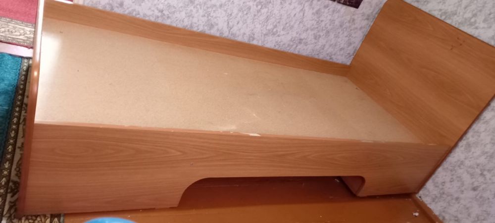 Продам кровать и стол компьютерный