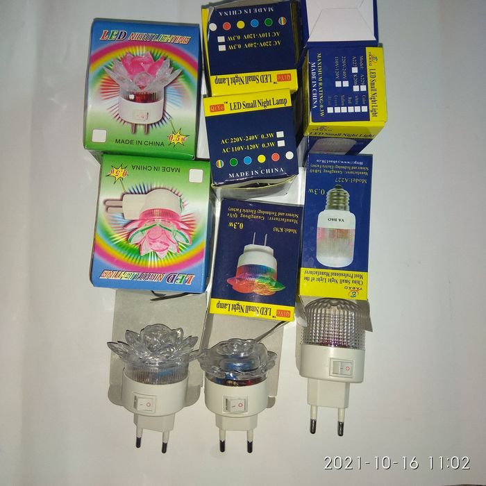 Нощни лампички за контакт.