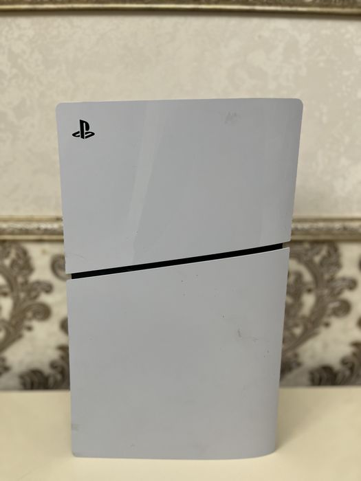 PS 5 slim.