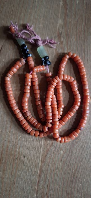 Продам бусы из коралла