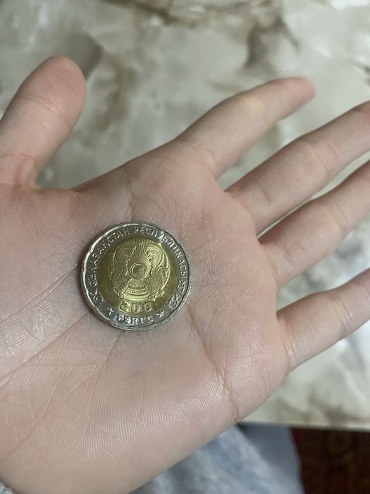 Продам монету  цену пишыте сами