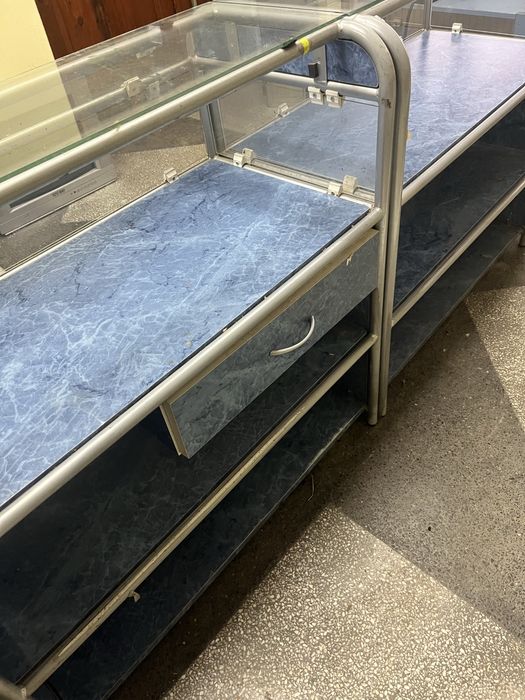 Стелажи за магазин