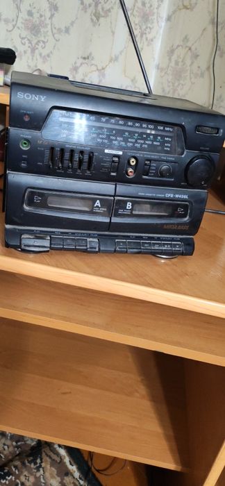 Двухкассетный магнитофон рабочий