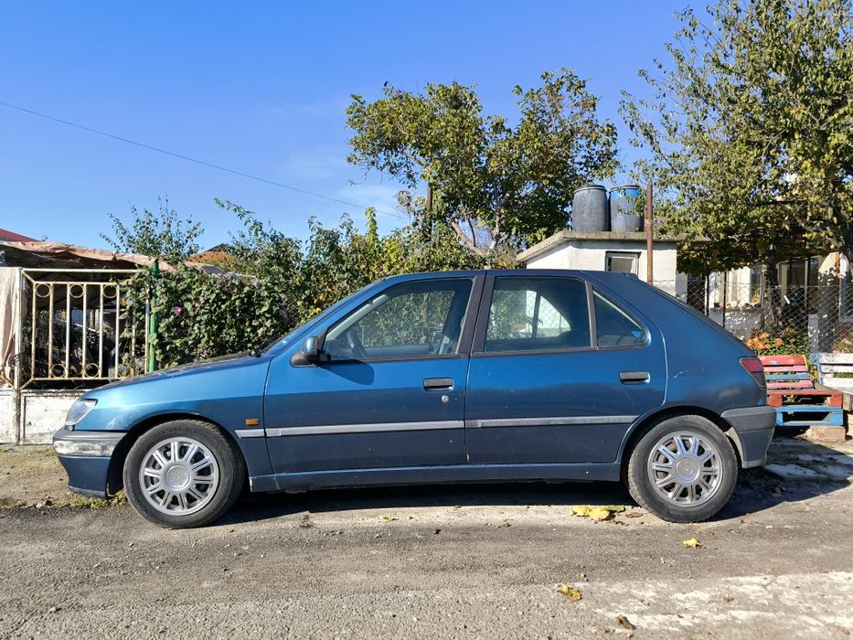 Продавам "Пежо 306"