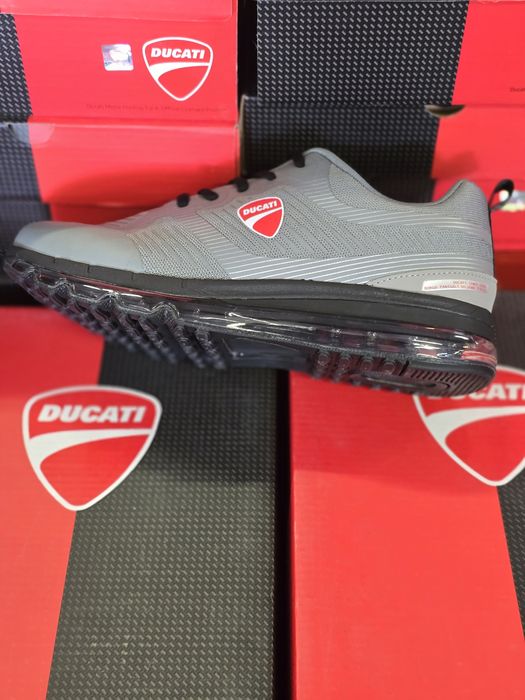Ducati мъжки маратонки 89лв.
