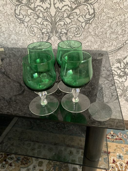 Продам бокалы 4 штуки , советское стекло