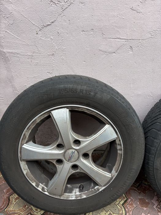 Jante din aliaj cu cauciuri de iarna