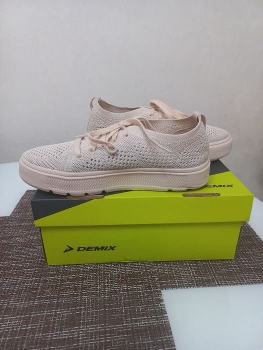 Продам женские кеды