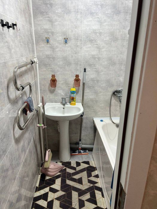 Нарпай Йули Янги Хаёт доми олдида 2 хонали ЛЮКС КВАРТИРА