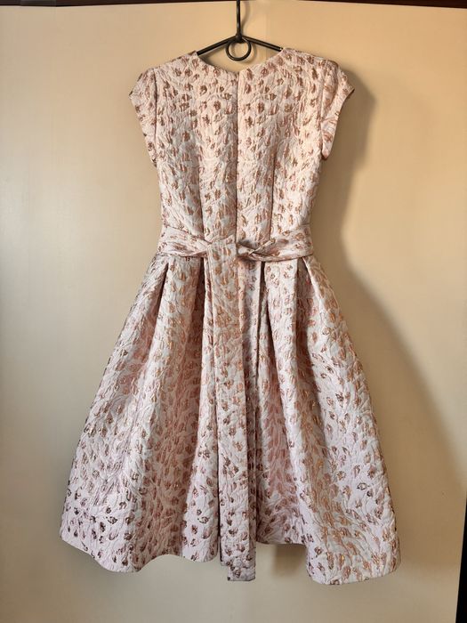 Нежное пудровое платье