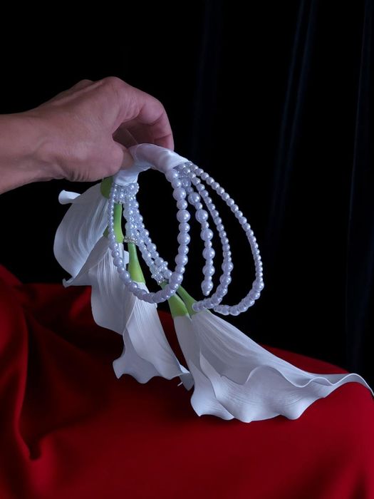 Булчински букет от калии и перли