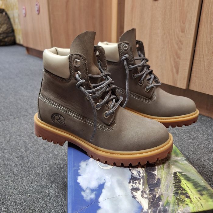 Кожаные фирменные ботинки