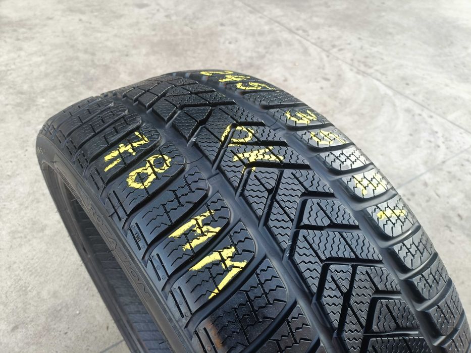 O anvelopa iarna 245 35 21 pirelli sottozero 3 profil de 7,8 mm