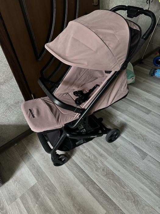 Продам детскую коляску easywalker