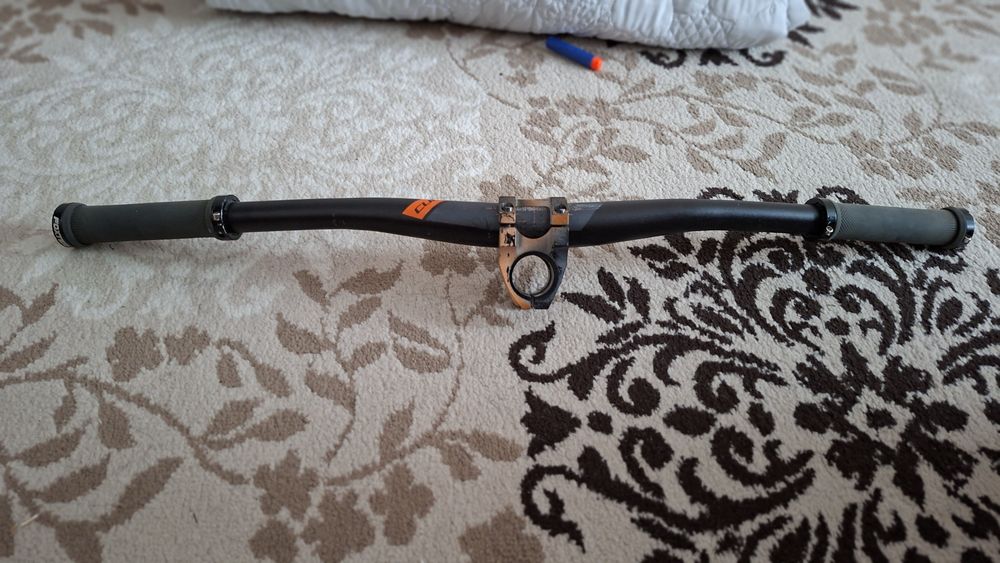 Руль с грипсоми,рулём и вынос