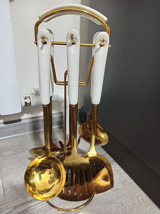 Mina brendiga tegishlik 12kishilik idish nabor va kapkit nabor sotila