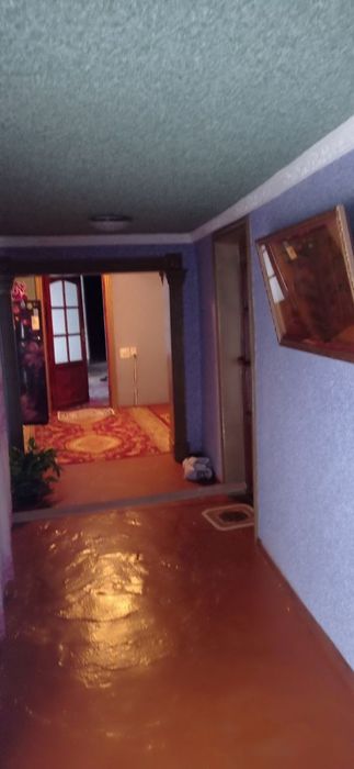 Срочно ховли сотилади паркенскый бозорга якин жой