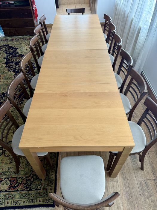 Vând masă cu scaune si comodă