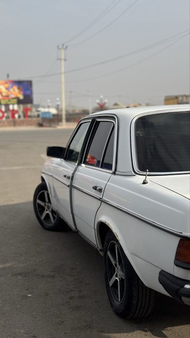 Мерседес Е.123 бензин -газ2,3л