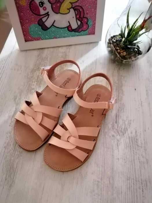 Елегантни сандали