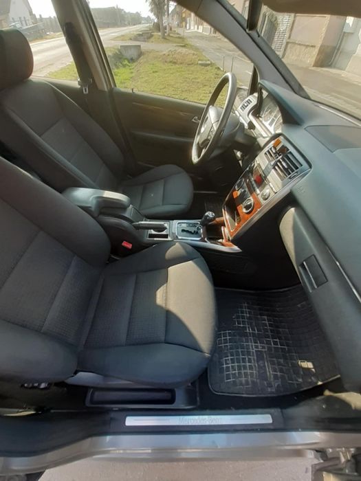 Vând sau schimb Mercedes B 180