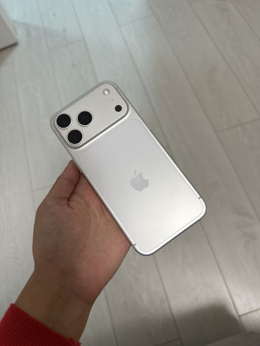 Продам Iphone 17 pro max