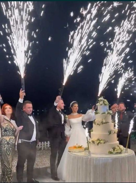 Laser, fum greu, gheata carbonica, artificii de interior.