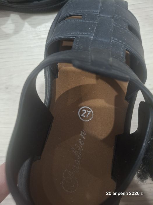 Отдам сандали на мальчика (4-5лет)