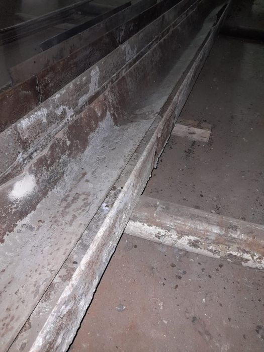 Продам уголок в городе