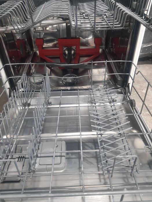 Голяма съдомиялна Whirlpool за 12 комплекта