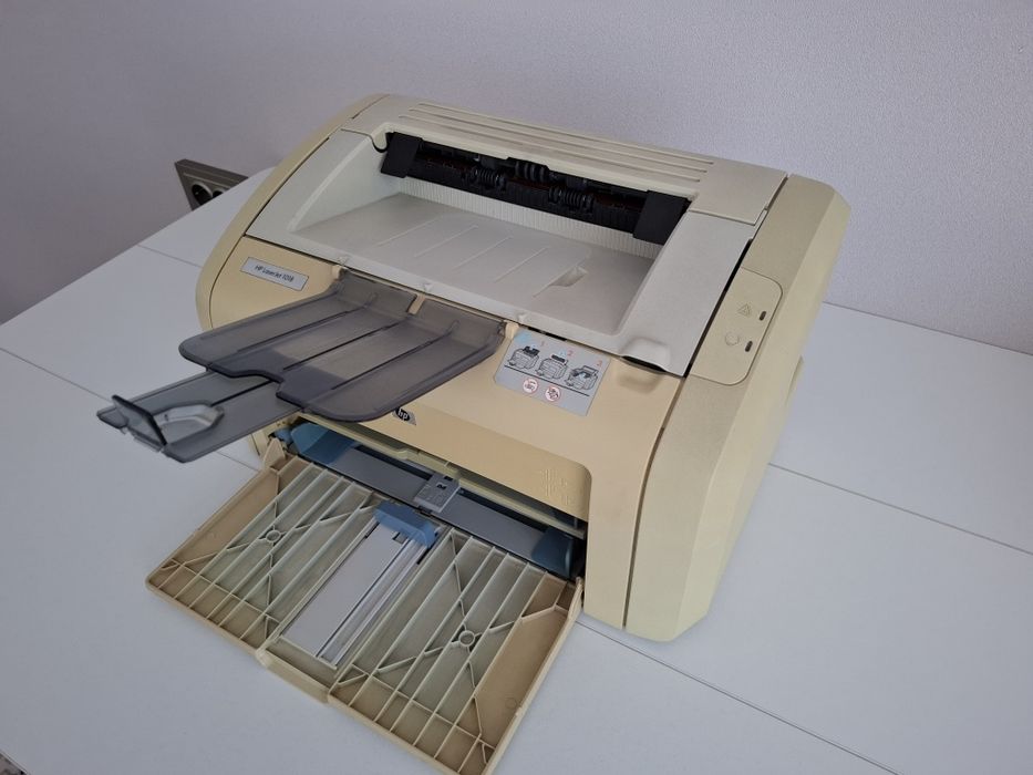 Лазерный принтер HP LaserJet 1018 (Картридж 12A )