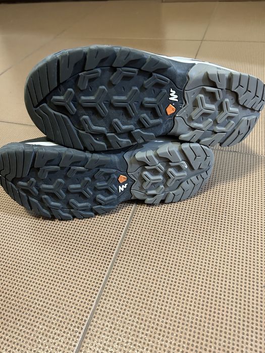 Bocanci / ghete Mid Quechua Decathlon marimea 36