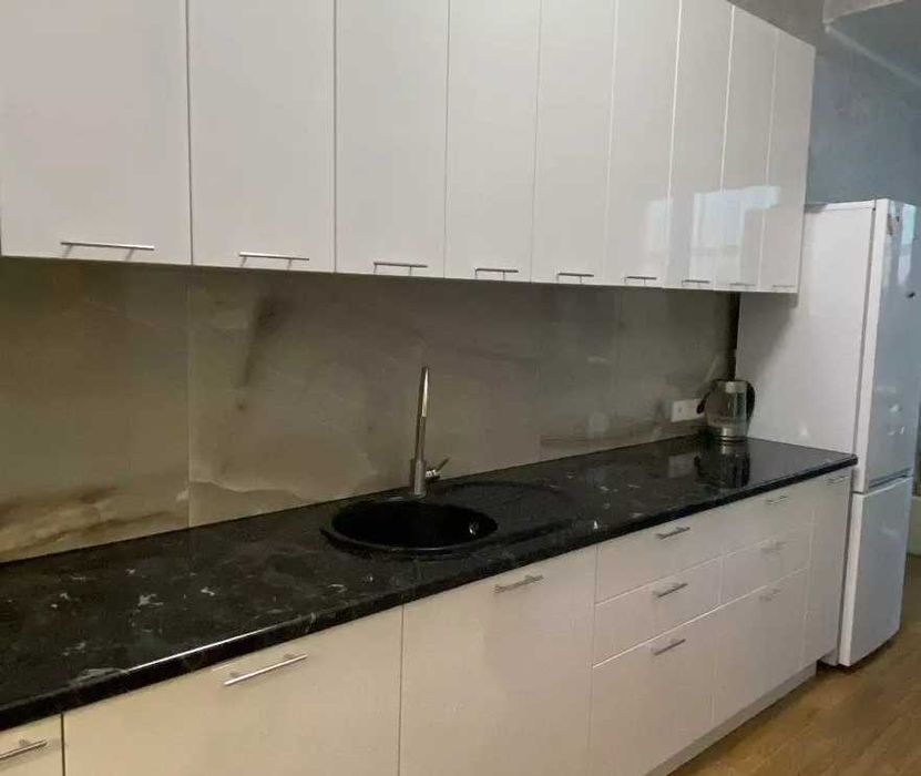 Дава се под наем Тристаен апартамент в Пловдив, Беломорски - 89 кв.м за 561 € - Снимка #2