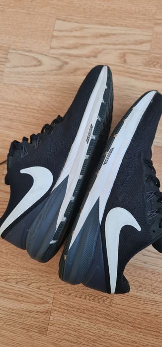 Продам мужские кроссовки AIR ZOOM STRUCTURE 22