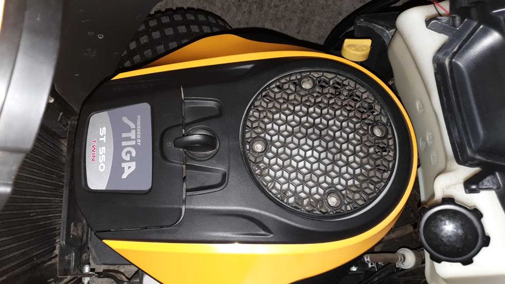 Vand tractor tuns gazon STIGA ESTATE 2398HW, 586cmc, 18 CP, benzina