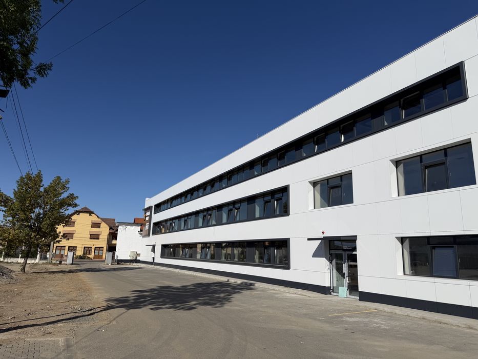inchiriez spatii de birouri si comerciale