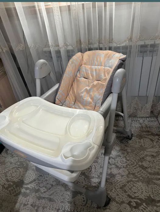 Стульчик для кормлцения ребенка