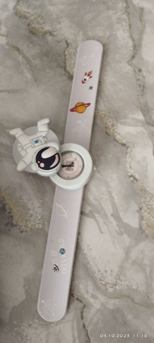 Часы в виде космонафт