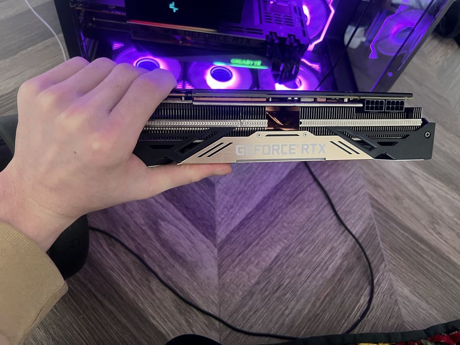 RTX 2080 TI 11gb gddr6 ( samsung ) holati yahshi