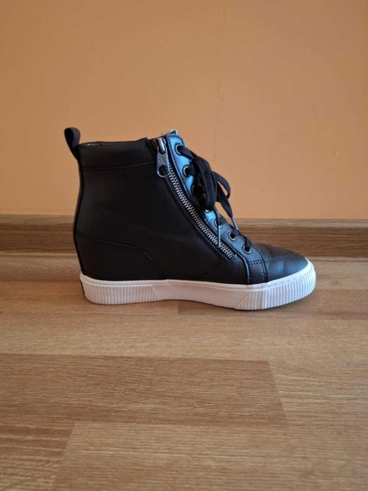 Calvin Klein кецове