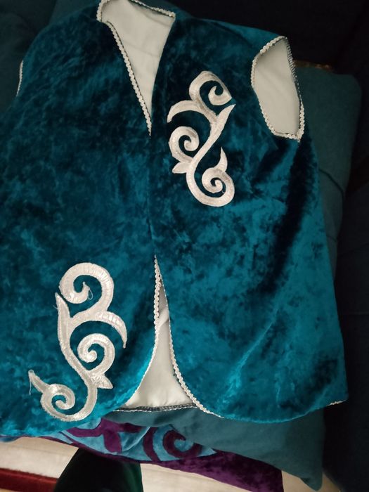 Продаю желетки национальные сшитые красивые.