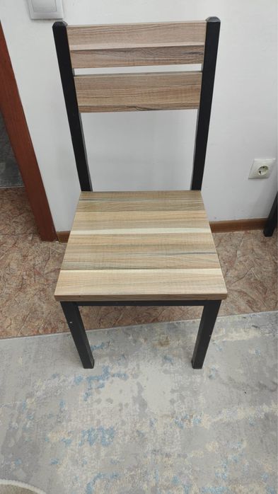 Продам стол со стульями 4 шт