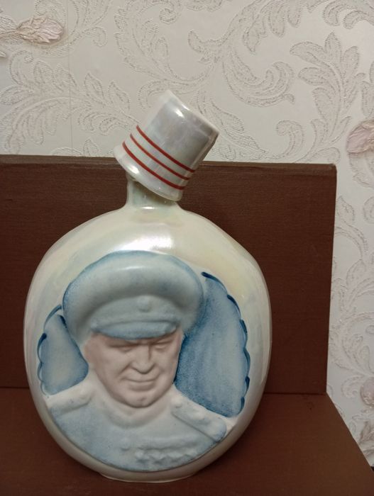 Продам!Фарфоровые фляжки!