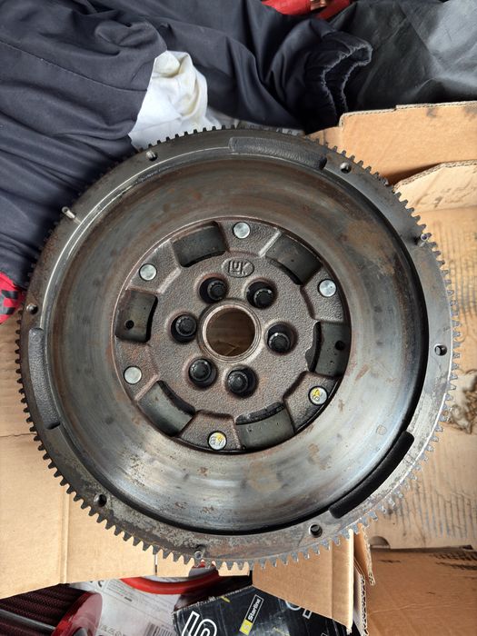 Съединител комплект маховик на ЛУК за 2.0 Голф5