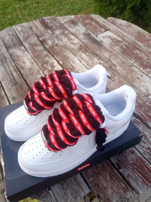 Nike Air Force 1 Low x Supreme White – Mărimea 42 (Noi, în cutie)