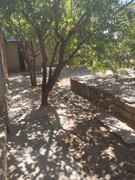 Uy sotiladi. Дом продается.