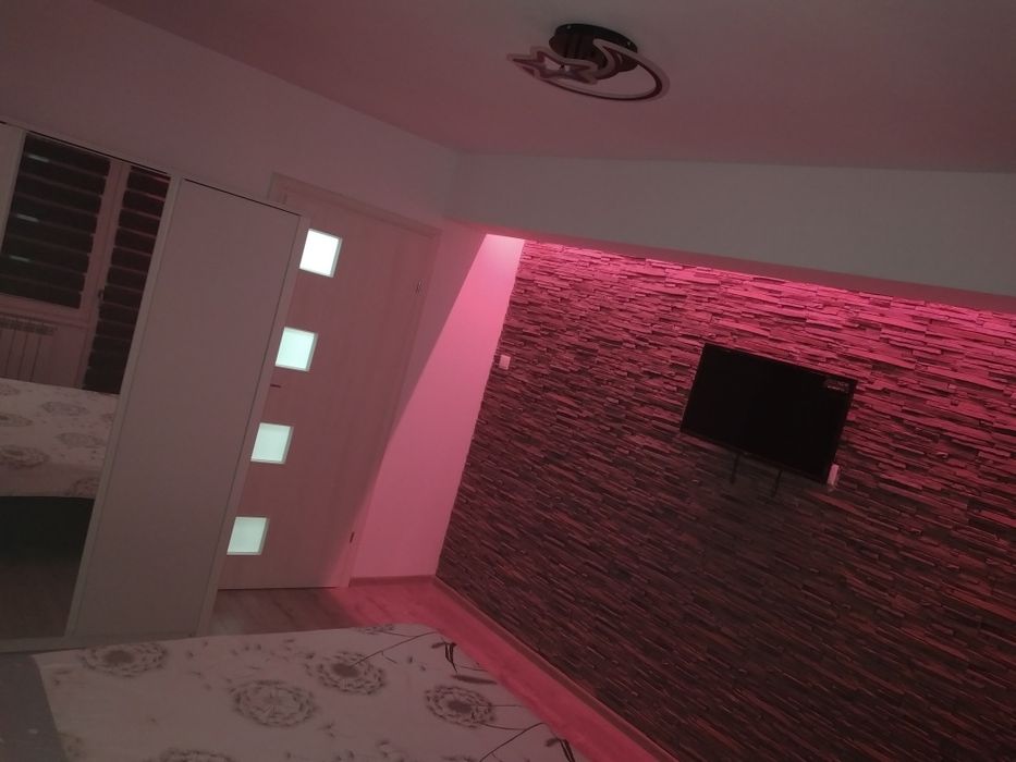 Închiriez apartament cu doua camere decomandat